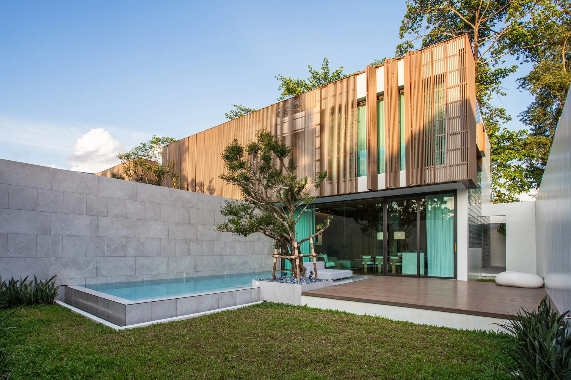 MONO Oxygen Bangtao Beach glass-block landing